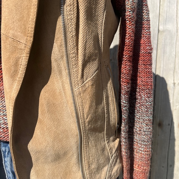 TAN FRINGED LEATHER VEST SIZE MED - Picture 5 of 11